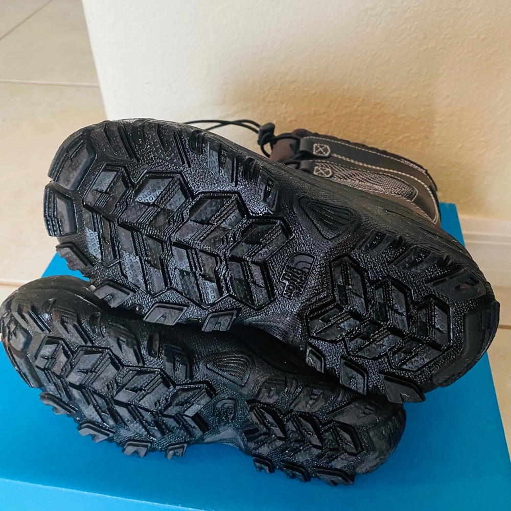 North Face Alpenglow Snow Boots  size 1
